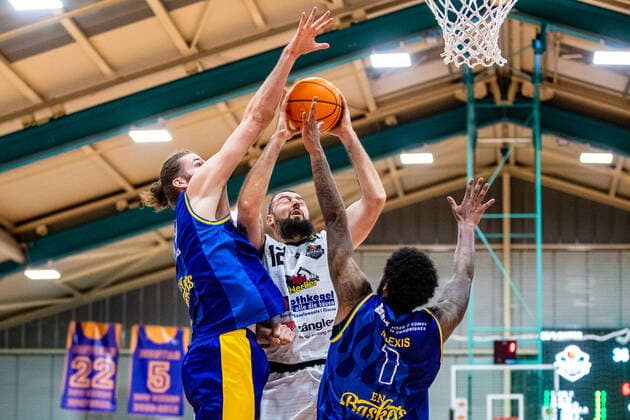 Djordje Pantelic 12 BSW Sixers , Daniel Mayr 42 EN Baskets Schwelm , Anell Alexis 1 EN Baskets Schwelm during the season 2020 21 men in the Barmer Bundesliga ProB between BSW Sixers and EN Baskets Schwelm in the Ballsporthalle Sandersdorf on 27 January 2021 in Sandersdorf, Saxony Anhalt, Germany