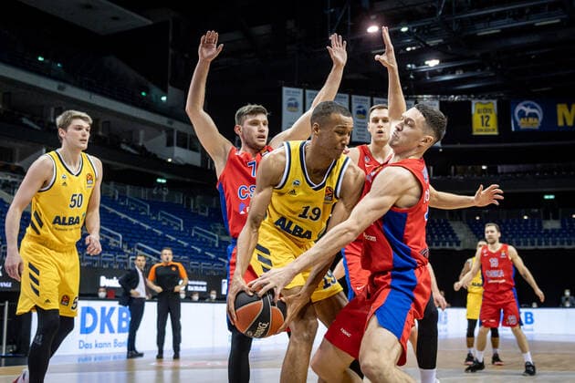 Basketball Berlin 27 01 2021 Season 2020 2021 Euroleague Regualar Season Alba Berlin vs ZSKA Moscow Louis Olinde Alba Berlin, No 19 Janis Strelnieks Moscow, No 13