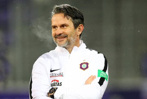 Aue, 26 01 2021, Football, Erzgebirgsstadion, 2 Bundesliga, 18 Spieltag, FC Erzgebirge Aue vs FC Würzburger Kickers 2 1 0 0 , In picture coach Dirk Schuster, FC Erzgebirge Aue , DFL regulations prohibit any use of photographs as image sequences and or quasi video
