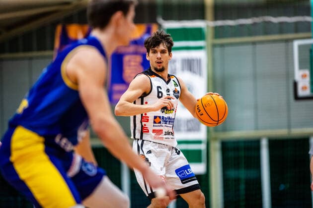 Ole Sievers 6 BSW Sixers during the 2020 21 mens season in the Barmer Bundesliga ProB between BSW Sixers and EN Baskets Schwelm at the Ballsporthalle Sandersdorf on 27 January 2021 in Sandersdorf, Saxony Anhalt, Germany