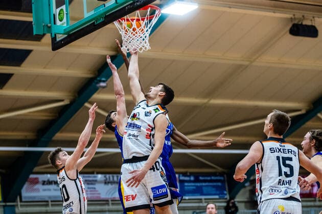 Sandro Antunovic 1 BSW Sixers during the 2020 21 mens season in the Barmer Bundesliga ProB between BSW Sixers and EN Baskets Schwelm at Ballsporthalle Sandersdorf on 27 January 2021 in Sandersdorf, Saxony Anhalt, Germany