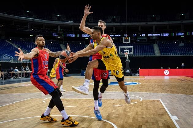 Basketball Berlin 27 01 2021 Season 2020 2021 Euroleague Regular Season Alba Berlin vs ZSKA Moscow Maodo Lo Alba Berlin, No 00 Johannes Voigtmann Moscow, No 17 Joel Bolomboy Moscow, No 03