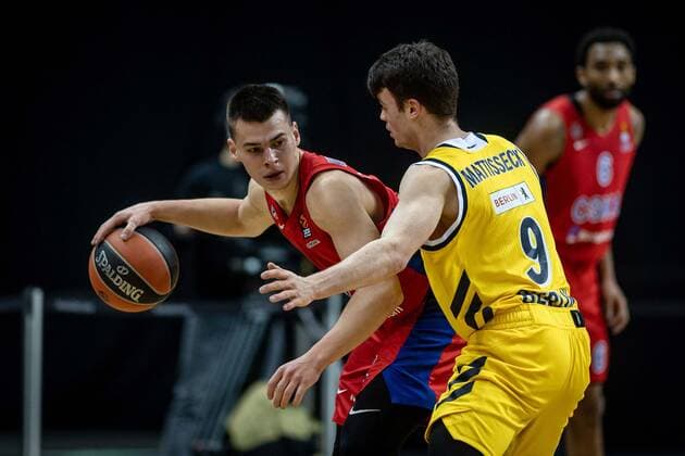 Basketball Berlin 27 01 2021 Season 2020 2021 Euroleague Regular Season Alba Berlin vs ZSKA Moscow Alexander Khomenko Moscow, No 04 Jonas Mattisseck Alba Berlin, No 09
