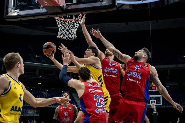 Basketball Berlin 27 01 2021 Season 2020 2021 Euroleague Regular Season Alba Berlin vs ZSKA Moscow Simone Fontecchio Alba Berlin, No 20 Tornike Shengelia Moscow, No 23 Nikola Milutinov Moscow, No 33 Nikita Kurbanov Moscow, No 41 Daniel Hackett Moscow, No 10 Luke Sikma Alba Berlin, No 43 li