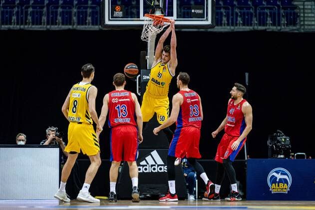 Basketball Berlin 27 01 2021 Season 2020 2021 Euroleague Regular Season Alba Berlin vs ZSKA Moscow Ben Lammers Alba Berlin, No 50 Nikola Milutinov Moscow, No 33 Janis Strelnieks Moscow, No 13 Nikita Kurbanov Moscow, No 41 Marcus Eriksson Alba Berlin, No 08