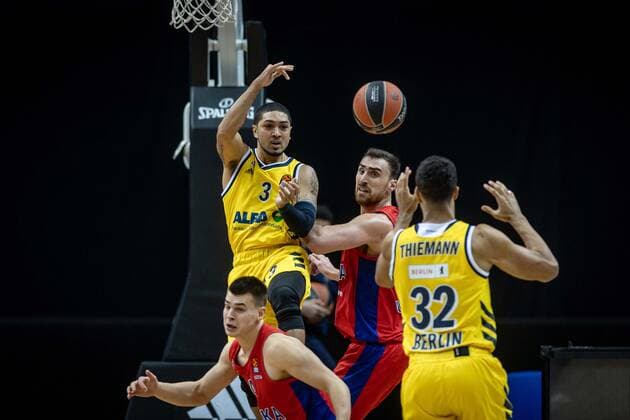 Basketball Berlin 27 01 2021 Season 2020 2021 Euroleague Regular Season Alba Berlin vs ZSKA Moscow Peyton Siva Alba Berlin, No 03 Johannes Thiemann Alba Berlin, No 32 Nikola Milutinov Moscow, No 33
