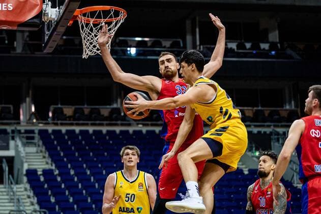 Basketball Berlin 27 01 2021 Season 2020 2021 Euroleague Regular Season Alba Berlin vs ZSKA Moscow Simone Fontecchio Alba Berlin, No 20 Nikola Milutinov Moscow, No 33 Ben Lammers Alba Berlin, No 50