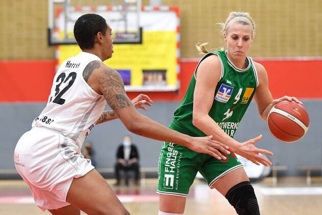 Basketball Women 1 Bundesliga 11 Matchday Herner TC BC Pharmaserv Marburg on 27 01 2021 at the H2K Arena in Herne Aerianna Nicole Harris Herne , left Marie Bertholdt Marburg , right xHDx