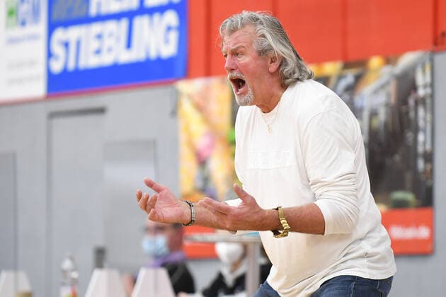 Basketball Women 1 Bundesliga 11 Matchday Herner TC BC Pharmaserv Marburg on 27 01 2021 in the H2K Arena in Herne Christoph Wysocki coach head coach Marburg xHDx