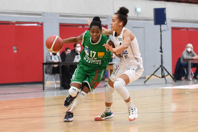 Basketball Women 1 Bundesliga 11 Matchday Herner TC BC Pharmaserv Marburg on 27 01 2021 in the H2K Arena in Herne Tonisha Vanee Baker Marburg , left Laura Zolper Herne , right xHDx
