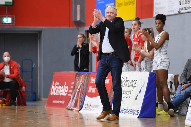 Basketball Women 1 Bundesliga 11 Matchday Herner TC BC Pharmaserv Marburg on 27 01 2021 in the H2K Arena in Herne Marek Piotrowski coach head coach Herne xHDx