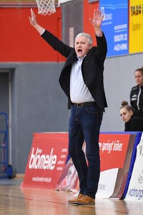 Basketball Women 1 Bundesliga 11 Matchday Herner TC BC Pharmaserv Marburg on 27 01 2021 in the H2K Arena in Herne Marek Piotrowski coach head coach Herne xHDx