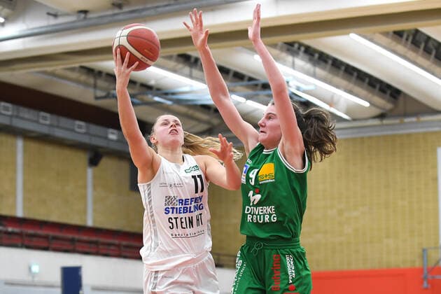 Basketball Women 1 Bundesliga 11 Matchday Herner TC BC Pharmaserv Marburg on 27 01 2021 in the H2K Arena in Herne Laura Westerik Herne , left Lisa Kiefer Marburg , right xHDx