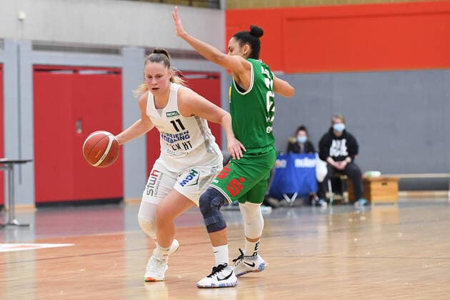 Basketball Women 1 Bundesliga 11 Matchday Herner TC BC Pharmaserv Marburg on 27 01 2021 at the H2K Arena in Herne Laura Westerik Herne , left Rachel Mamie Arthur Marburg , right xHDx