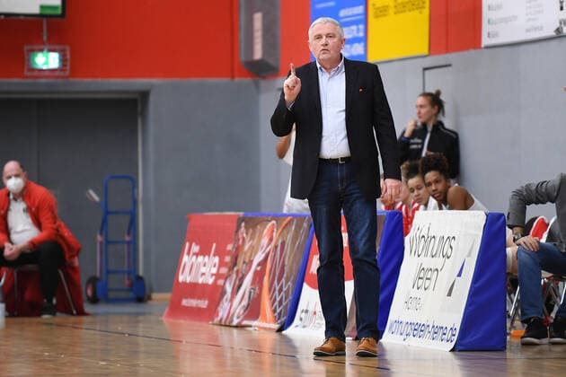 Basketball Women 1 Bundesliga 11 Matchday Herner TC BC Pharmaserv Marburg on 27 01 2021 in the H2K Arena in Herne Marek Piotrowski coach head coach Herne xHDx