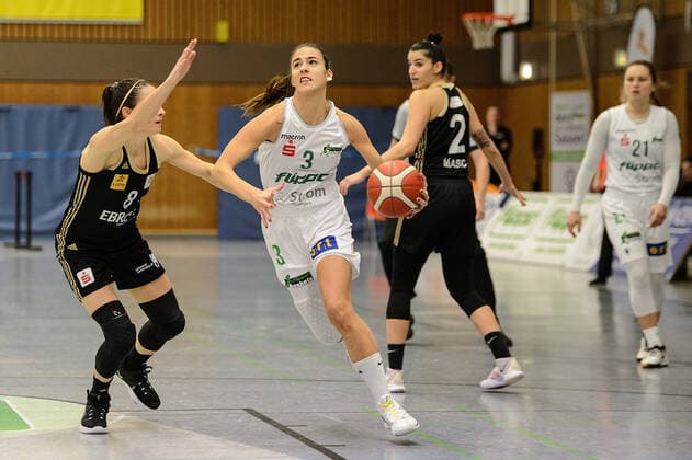 Flippo Baskets BG 74 Göttingen TK Hannover Basketball 1 Bundesliga Women, Flippo Baskets BG 74 Göttingen TK Hannover, Season 2020 21, 28 01 2021, Göttingen Göttingens Ivana Blazevic r plays against Hannovers Tessa Stammberger Göttingen Lower Saxony Germany.