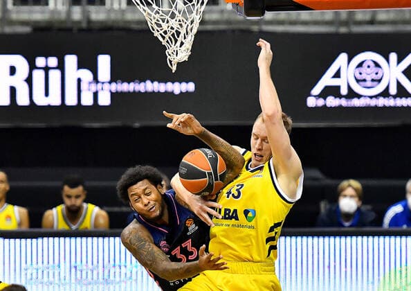 29 01 2021,Basketball EuroLeague, Alba Berlin Real Madrid,v l Trey Thompkins Real Madrid, No 33 ,Luke Sikma Alba Berlin, No 43 Berlin DL
