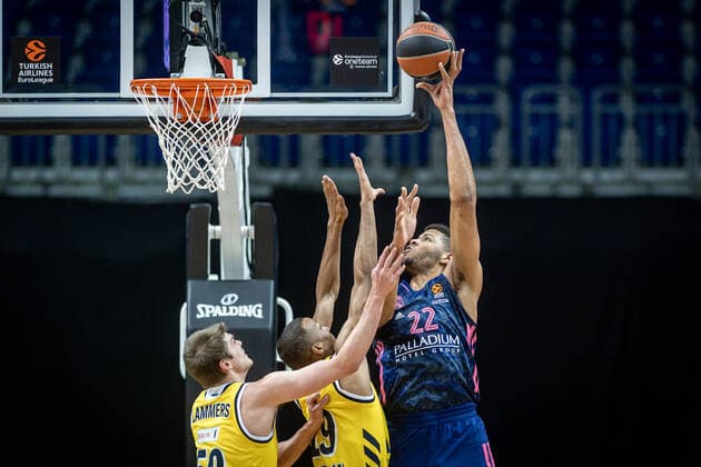 Basketball Berlin 29 01 2021 Season 2020 2021 Euroleague Regualar Season Alba Berlin vs Real Madrid Walter Tavares Real Madrid, No 22 Louis Olinde Alba Berlin, No 19 Ben Lammers Alba Berlin, No 50