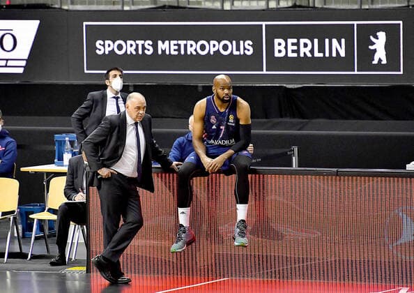 29 01 2021, xlakx, Basketball EuroLeague, Alba Berlin Real Madrid emspor, v l Pablo Laso Real Madrid, coach ,Alex Tyus Real Madrid, No 7 Berlin.