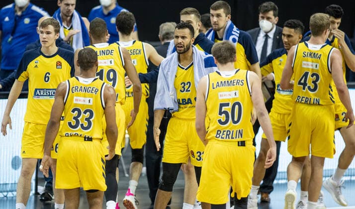 Basketball Euroleague, Alba Berlin Real Madrid, main round, 23 matchday, Mercedes Benz Arena ALBAs Johannes Thiemann M calls disappointed teammate Jayson Granger 2 v l something to ALBA Berlin Real Madrid