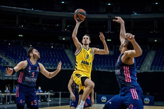 Basketball Berlin 29 01 2021 Season 2020 2021 Euroleague Regualar Season Alba Berlin vs Real Madrid Marcus Eriksson Alba Berlin, No 08 Walter Tavares Real Madrid, No 22 re Rudy Fernandez Real Madrid, No 05