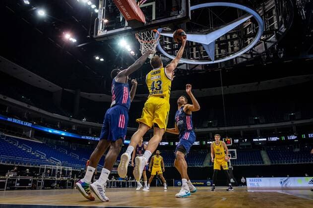 Basketball Berlin 29 01 2021 Season 2020 2021 Euroleague Regualar Season Alba Berlin vs Real Madrid Luke Sikma Alba Berlin, No 43 Usman Garuba Real Madrid, No 16 li Walter Tavares Real Madrid, No 22