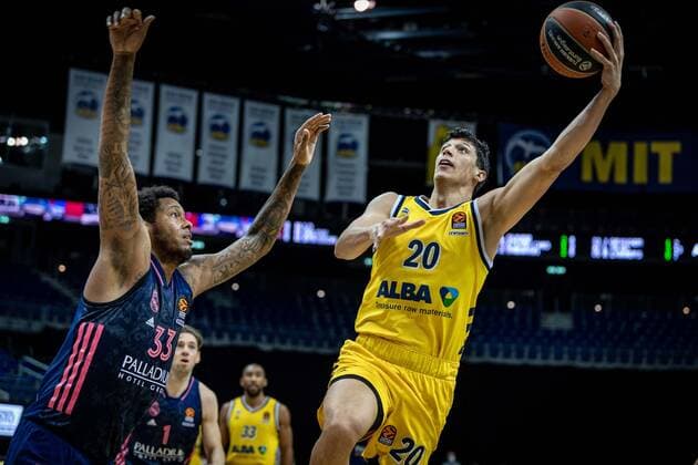 Basketball Berlin 29 01 2021 Season 2020 2021 Euroleague Regualar Season Alba Berlin vs Real Madrid Simone Fontecchio Alba Berlin, No 20 Trey Thompkins Real Madrid, No 33