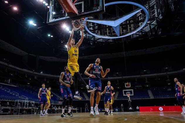 Basketball Berlin 29 01 2021 Season 2020 2021 Euroleague Regualar Season Alba Berlin vs Real Madrid Ben Lammers Alba Berlin, No 50 Walter Tavares Real Madrid, No 22 Trey Thompkins Real Madrid, No 33