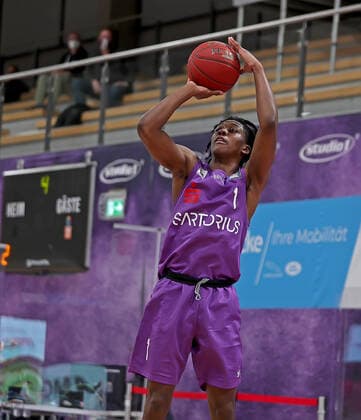 GSD zje123 season 2020 21 Easy credit Basketball Bundesliga BG Göttingen Brose Bamberg Göttingens Deishuan Booker on the ball