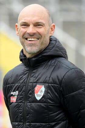 30 01 2021, xemx, football 3 league, Tuerkguecue Muenchen SV Waldhof Mannheim emspor, v l head coach Alexander Schmidt Tuerkguecue Muenchen action, single image, cropped single image, half figure, half figure DFL DFB REGULATIONS PROHIBIT ANY USE OF PHOTOGRAPHS as IMAGE SEQUENCES and or QUASI VIDEO Muenchen