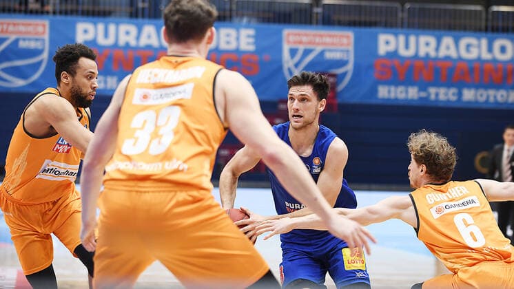 Basketball 1 Bundesliga, Season 2020 2021, 15 Matchday, Syntainics MBC Weissenfels vs ratiopharm Ulm 30 01 2021 Michal Michalak MBC Weissenfels, back number 23 2 v r u a against Patrick Heckmann Forward ratiopharm Ulm, back number 33 and Per Guenther Guard ratiopharm Ulm, back number 6 during the match MBC Weissenfels vs Ulm 30 01 2021 Weissenfels Saxony Anhalt Germany Stadthalle Weissenfels