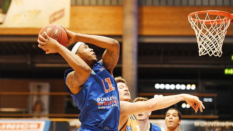 Basketball 1 Bundesliga, Season 2020 2021, 15 Matchday, Syntainics MBC Weissenfels vs ratiopharm Ulm 30 01 2021 Kyndahl Hill MBC Weissenfels, back number 11 against Patrick Heckmann Forward ratiopharm Ulm, back number 33 at the basket during the match MBC Weissenfels vs Ulm 30 01 2021 Weissenfels Saxony Anhalt Germany Stadthalle Weissenfels