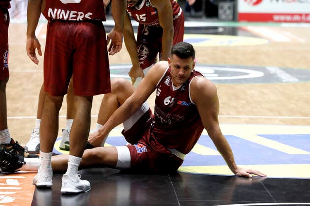 30 01 2021, easyCredit Basketball Bundesliga, BBL, 2020 2021 season, men, Chemnitz Niners Medi Bayreuth Filip Stanic, Niners Chemnitz, down after injury Chemnitz Messe Chemnitz Sachsen Germany