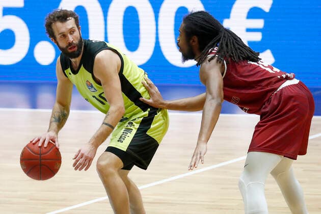 15 Matchday of the easyCredit BBL Basketball Bundesliga at Messe Chemnitz Season 2020 2021 NINERS Chemnitz vs Medi Bayreuth Bastian Doreth Medi Bayreuth 10 left Marcus Thornton NINERS Chemnitz 15 right