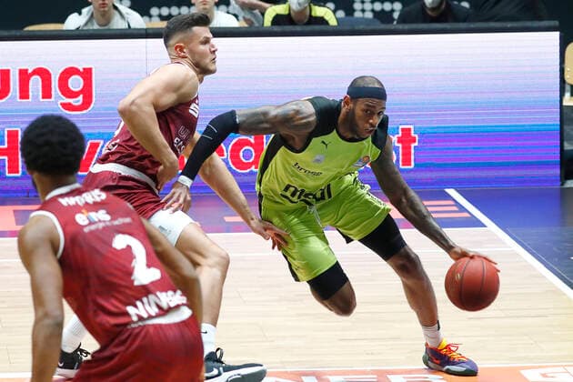15 Matchday of the easyCredit BBL Basketball Bundesliga at Messe Chemnitz Season 2020 2021 NINERS Chemnitz vs Medi Bayreuth Dererk Pardon Medi Bayreuth 0 right Filip Stanic NINERS Chemnitz 65 left