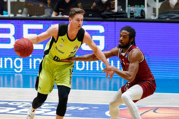 15 Matchday of the easyCredit BBL Basketball Bundesliga at Messe Chemnitz Season 2020 2021 NINERS Chemnitz vs Medi Bayreuth David Walker Medi Bayreuth23 left Marcus Thornton NINERS Chemnitz 15 right