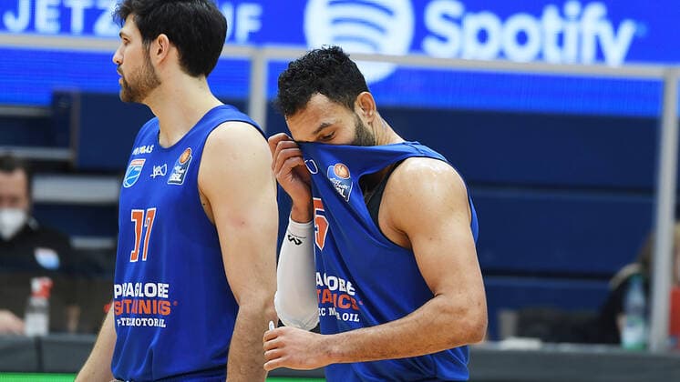 Basketball 1 Bundesliga, Season 2020 2021, 15 Matchday, Syntainics MBC Weissenfels vs ratiopharm Ulm 30 01 2021 92 104 52 51 Disappointment for Aleksandar Marelja MBC Weissenfels, backnumber 17 left and David Brembly MBC Weissenfels, backnumber 5 right during the match MBC Weissenfels vs Ulm 30 01 2021 Weissenfels Saxony Anhalt Germany Stadthalle Weissenfels