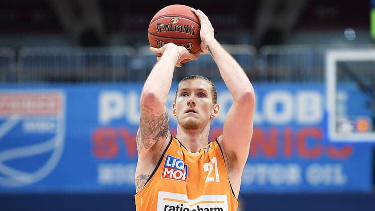 Basketball 1 Bundesliga, Season 2020 2021, 15 Matchday, Syntainics MBC Weißenfels vs ratiopharm Ulm 30 01 2021 92 104 52 51 Dylan Osetkowski Center ratiopharm Ulm, back number 21 on the ball during a free throw at the match MBC Weißenfels vs Ulm 30 01 2021 Weißenfels Sachsen Anhalt Germany Stadthalle Weißenfels