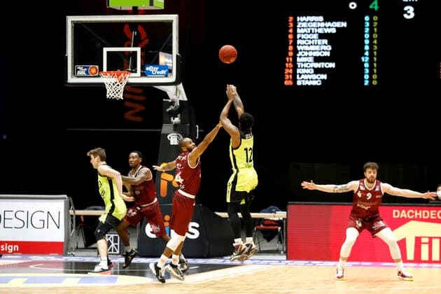 30 01 2021, easyCredit Basketball Bundesliga, BBL, season 2020 2021, men, Chemnitz Niners Medi Bayreuth Lazeric Jones, Medi Bayreuth, Virgel Matthews, Niners Chemnitz Chemnitz Messe Chemnitz Sachsen Germany
