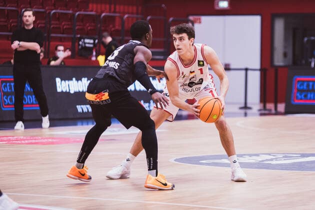 ProA 18 Spieltag Artland Dragons vs VfL Kirchheim Knights, 30 01 2021 Zachary Christopher Ensminger Artland Dragons, 1 , Richard Lawrence Richie Williams Jr VfL Kirchheim Knights, 3 ProA 18 Spieltag Artland Dragons vs VfL Kirchheim Knights on 30 01 2021 in Quakenbrueck Artland Arena , Germany, Copyright: xBEAUTIFULxSPORTS Neddermannx
