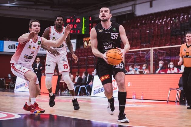 ProA 18 Matchday Artland Dragons vs VfL Kirchheim Knights, 30 01 2021 Adrian Breitlauch Artland Dragons, 7 , Quadir Hassan Welton Artland Dragons, 15 , Karlo Miksic VfL Kirchheim Knights, 55 ProA 18 Matchday Artland Dragons vs VfL Kirchheim Knights on 30 01 2021 in Quakenbrueck Artland Arena , Germany, Copyright: xBEAUTIFULxSPORTS Neddermannx