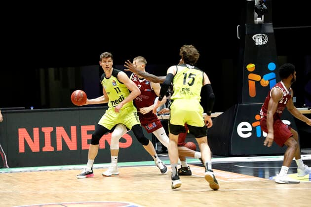 30 01 2021, easyCredit Basketball Bundesliga, BBL, season 2020 2021, men, Chemnitz Niners Medi Bayreuth Andreas Seiferth, Medi Bayreuth, Matthew Tiby, Medi Bayreuth Chemnitz Messe Chemnitz Sachsen Germany