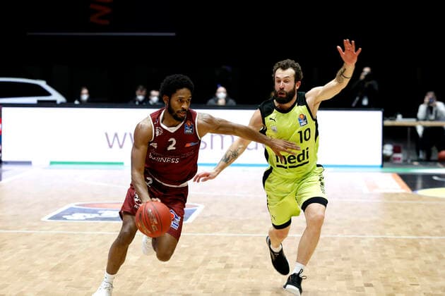 30 01 2021, easyCredit Basketball Bundesliga, BBL, season 2020 2021, men, Chemnitz Niners Medi Bayreuth Terrell Harris, Niners Chemnitz, Bastian Doreth, Medi Bayreuth Chemnitz Messe Chemnitz Sachsen Germany