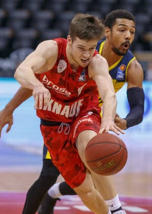 Oldenburg, Lower Saxony, DEU, 30 01 2021, Nils Haßfurther left, s Oliver Würzburg and Phil Pressey right, EWE Baskets Oldenburg EWE Baskets Oldenburg vs s Oliver Würzburg 1 Basketball Bundesliga Saison 2020 2021, 15 Spieltag, Grosse EWE Arena EWE Baskets Oldenburg vs s Oliver Würzburg www.andreas-burmann.de