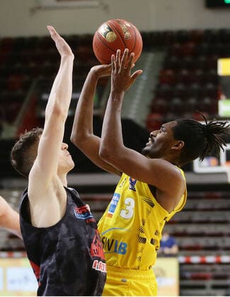 Ludwigsburg , Basketball easyCredit BBL Bundesliga , MHP RIESEN Ludwigsburg vs JobStairs GIESSEN 46ers , from left Alen Pjanic Giessen Jaleen Smith Giants