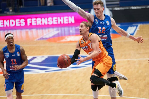 Syntainics MBC Ratiopharm Ulm, Basketball, Bundesliga, Men, 15 Matchday, 30 01 2021, f l Kyndahl Hill MBC, 11 , Thomas Klepeisz Ulm, 22 , Philipp Hartwich MBC, 12 Syntainics MBC ratiopharm ulm, Basketball, Bundesliga, Men, 15 Matchday, 30 01 2021, Weissenfels Copyright: xSchulz Eibner-Pressefotox ep_esz