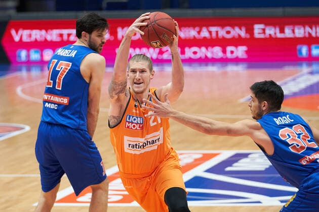 Syntainics MBC Ratiopharm Ulm, Basketball, Bundesliga, Men, 15 Matchday, 30 01 2021, v l Aleksandar Marelja MBC, 17 , Dylan Osetkowski Ulm, 21 , Roko Rogic MBC, 32 Syntainics MBC ratiopharm ulm, Basketball, Bundesliga, Men, 15 Matchday, 30 01 2021, Weissenfels Copyright: xSchulz Eibner-Pressefotox ep_esz
