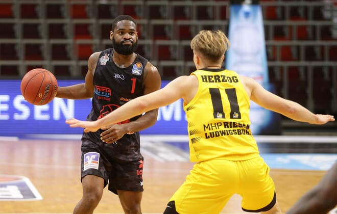 Ludwigsburg , Basketball easyCredit BBL Bundesliga , MHP RIESEN Ludwigsburg vs JobStairs GIESSEN 46ers , from left Jonathan Stark Giessen Lukas Herzog Giants