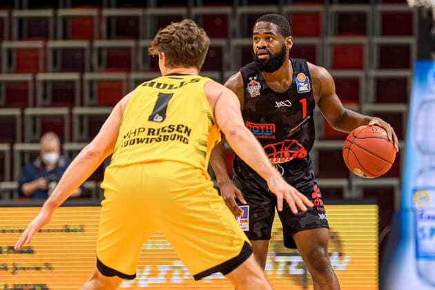 Ludwigsburg, Germany 30 January 2021 BBL 20 21 MHP Riesen Ludwigsburg vs JobStairs Giessen 46ers Jordan Hulls Ludwigsburg , Jonathan Stark Giessen Ludwigsburg MHP Arena Baden Württemberg Germany.