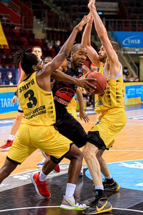 Ludwigsburg, Germany 30 January 2021 BBL 20 21 MHP Riesen Ludwigsburg vs JobStairs Giessen 46ers v li in duel Jaleen Smith Ludwigsburg and Brandon Thomas Giessen , Jonas Wohlfarth Bottermann Ludwigsburg Ludwigsburg MHP Arena Baden Württemberg Germany